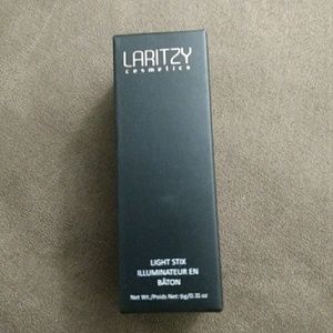 Laritzy cosmetics Light stix